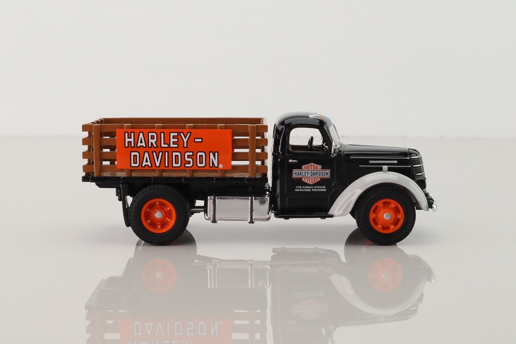 Matchbox Collectibles YYM36833; 1937 International DR60 Truck; Harley-Davidson